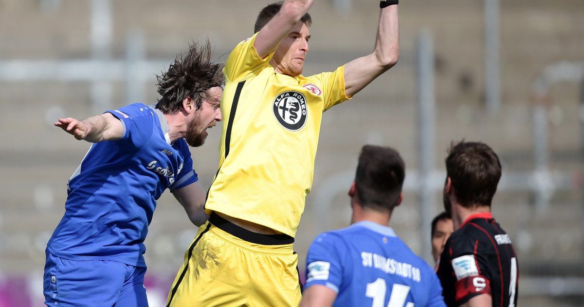 Lukas Hradecky hat die Sache im Griff. Die Finne-Spinne war zweifelsohne der "Spieler des Spiels" im Derby gegen SV Darmstadt 98.