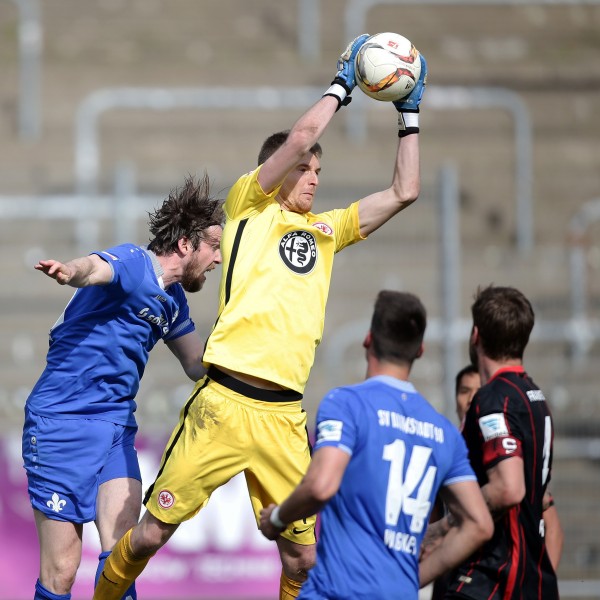 Lukas Hradecky hat die Sache im Griff. Die Finne-Spinne war zweifelsohne der "Spieler des Spiels" im Derby gegen SV Darmstadt 98.