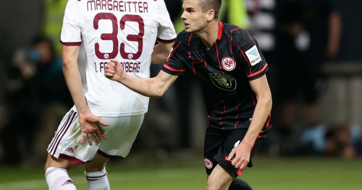 Mijat Gacinovic bejubelt sein Tor zum 1:1