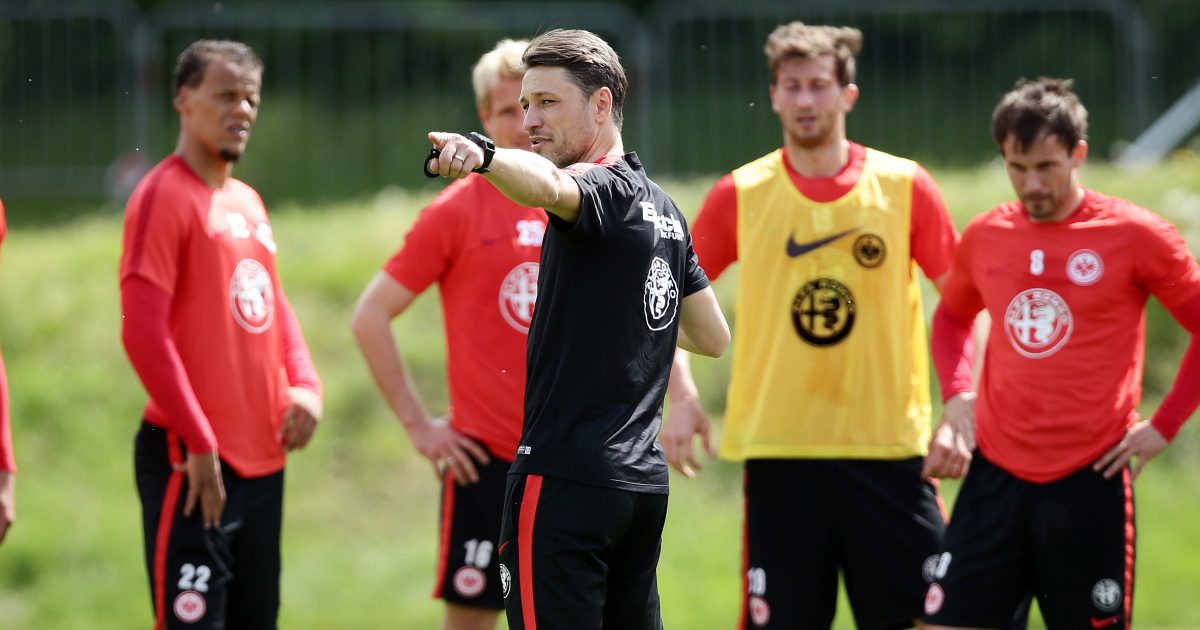 Gab seinen Spielern die Richtung für das Abstiegsendspiel vor: Eintracht-Coach Niko Kovac.