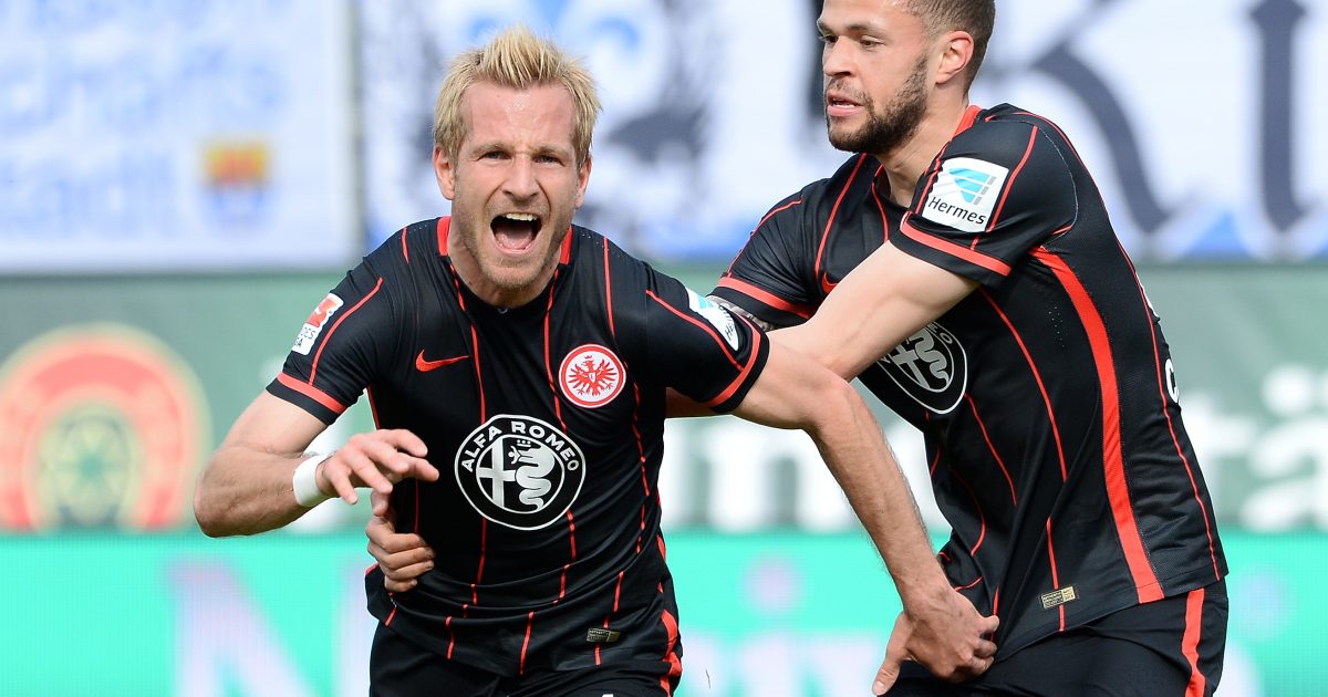 Stefan Aigner kann sein Glück nach seinem zweiten Saisontreffer kaum fassen.