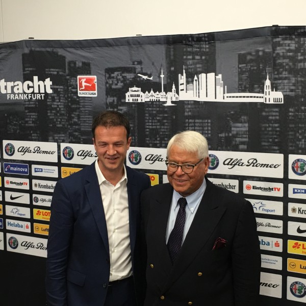 Wolfgang Steubing freut sich Fredi Bobic bei der Eintracht begrüßen zu dürfen.