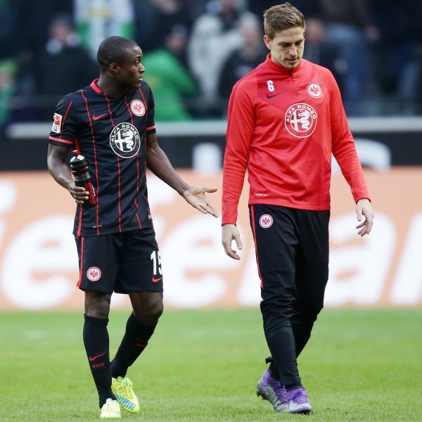 Constant Djakpa (li.) und Bastian Oczipka (re.) mussten sich ihren restlichen Teamkollegen geschlagen geben und bilden das Schlusslicht der Spielerbenotung auf SGE4EVER.de