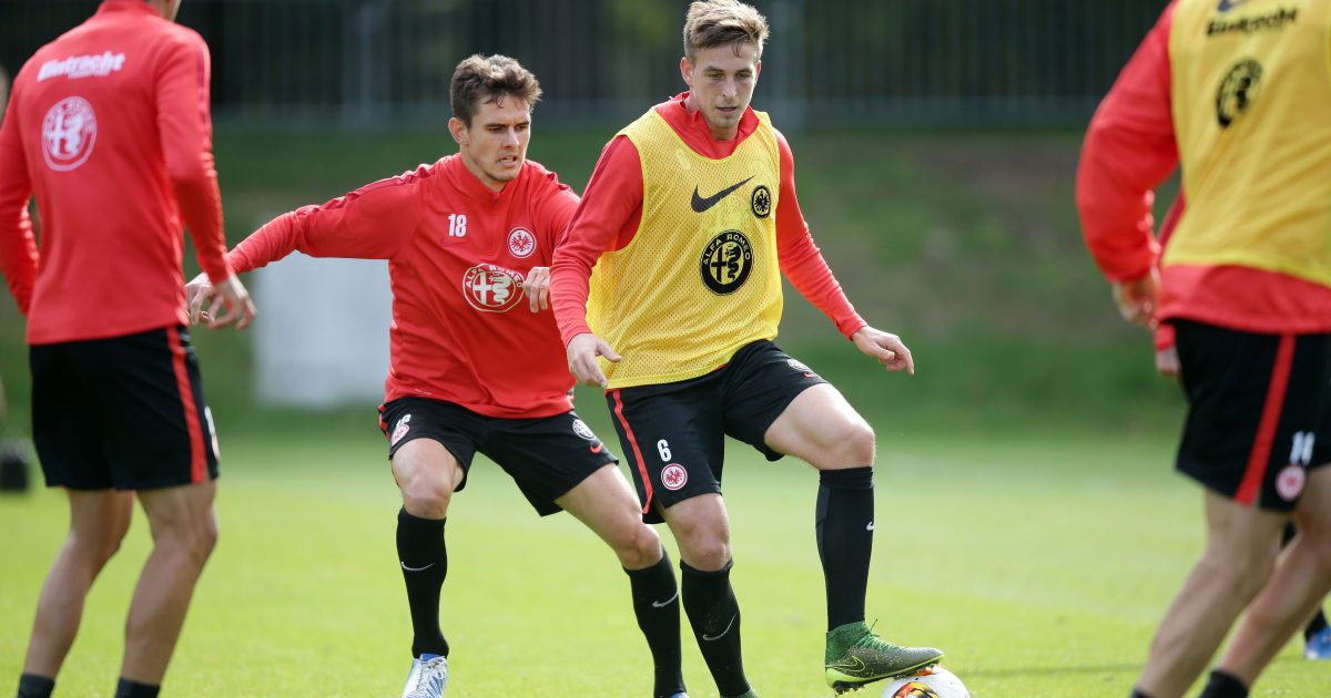 Während Johannes Flum (li.) sich vermutlich auch im kommenden Jahr das Ttrainingsdress überstreifen wird, könnte Bastian Oczipka (re.) für einen anderen Club auflaufen.