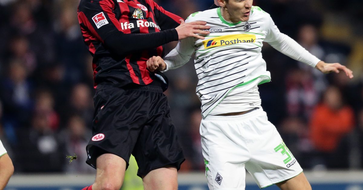 Neu-Eintracht-Stürmer Branimir Hrgota (recht, hier noch im Trikot von Mönchengladbach) möchte seine Stärken einsetzen um der Eintracht zu helfen.