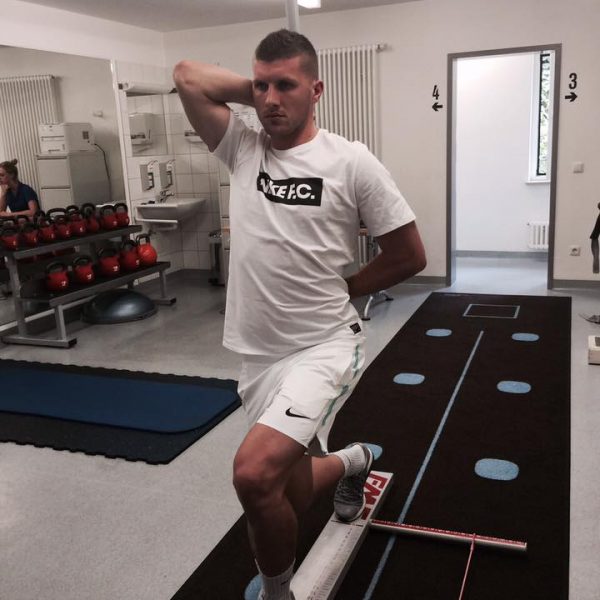 Ante Rebic ist in Frankfurt angekommen. Hier absolviert er die sportmedizinische Untersuchung bei ProReha Therapiezentrum. Grafik: Facebook ProReha Therapiezentrum