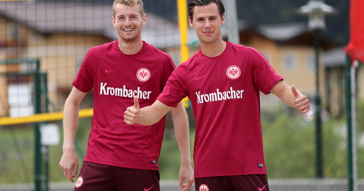 Lukas Hradecky (li.) und Heinz Lindner (re.) machten auch im Sand eine gute Figur.