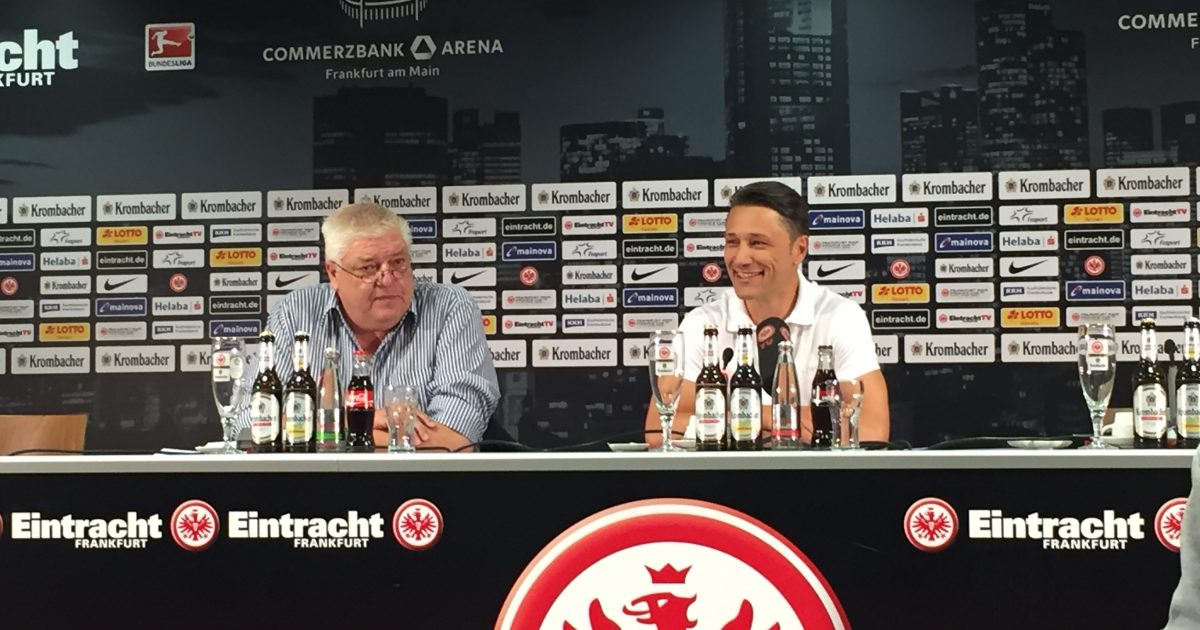 Gut gelaunt erschien Niko Kovac (r.) zur ersten Pressekonferenz der neuen Saison.