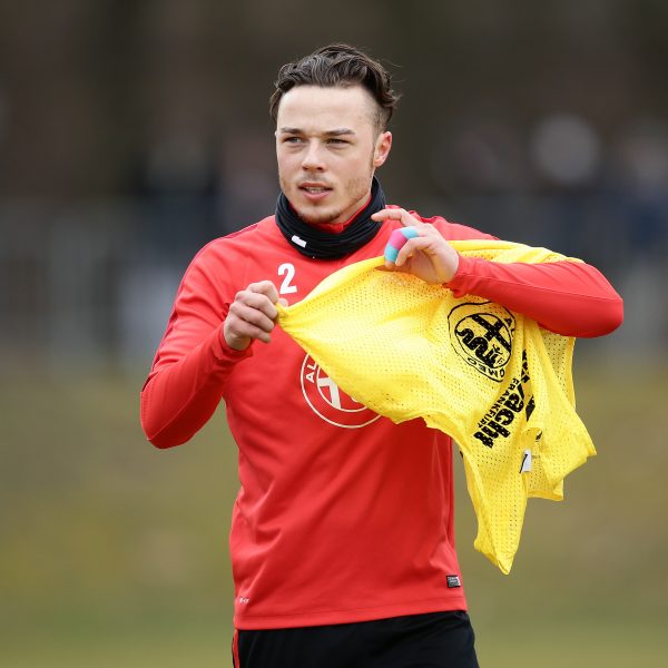 Konnte sich das Trainingsleibchen gestern und heute nicht überziehen: Rechtsverteidiger Yanni Regäsel.