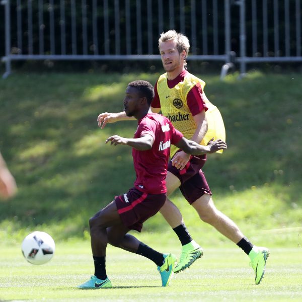 Während Taleb Tawatha (links) wohl länger ausfällt, richtete Stefan Aigner (rechts) noch einige Worte an die Fans.