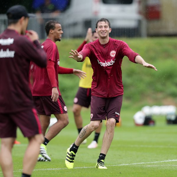 Zurzeit unpässlich: David Abraham (re.) fehlte bei der heutigen Trainingseinheit.