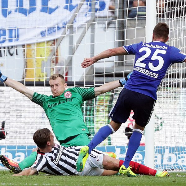 Lukas Hradecky hält die drei Punkte fest und wird erneut Spieler des Spiels.