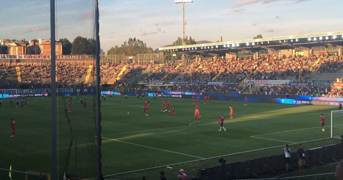 Das bei den Fans langersehnte Testspiel gegen Atalanta Bergamo läuft bei sommerlichen Termperaturen. Die Eintracht hofft auf einen ordentlichen Abschluss des Trainingslagers.