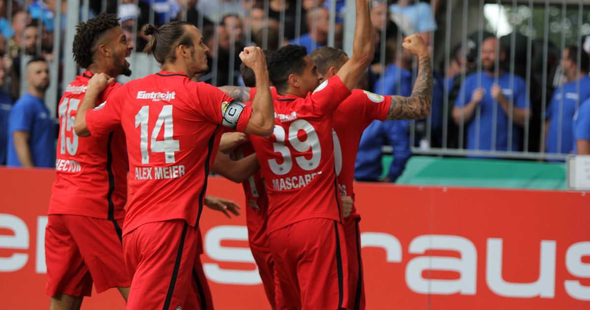 Meier, Mascarell & Co. bejubeln den Frankfurter Führungstreffer