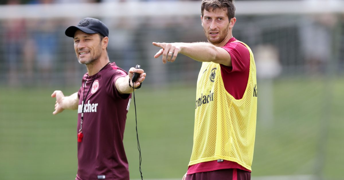 David Abraham wird derzeit nicht nur als Abwehrchef gebraucht, sondern auch als Dolmetscher.