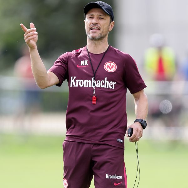 Darf Chef-Trainer Nico Kovac bald den lange erwarteten Innenverteidiger begrüßen?