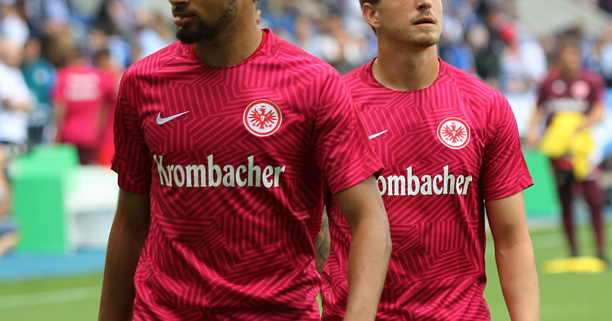 In der runderneuerten Eintracht um Neuzugang Hector (links) ist Bastian Oczipka (rechts) schon ein Urgestein.