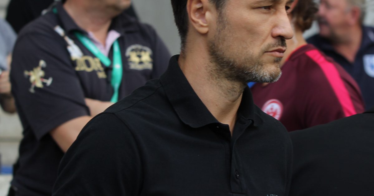 Niko Kovac blickt der Auftaktpartie gegen den FC Schalke 04 entspannt entgegen.