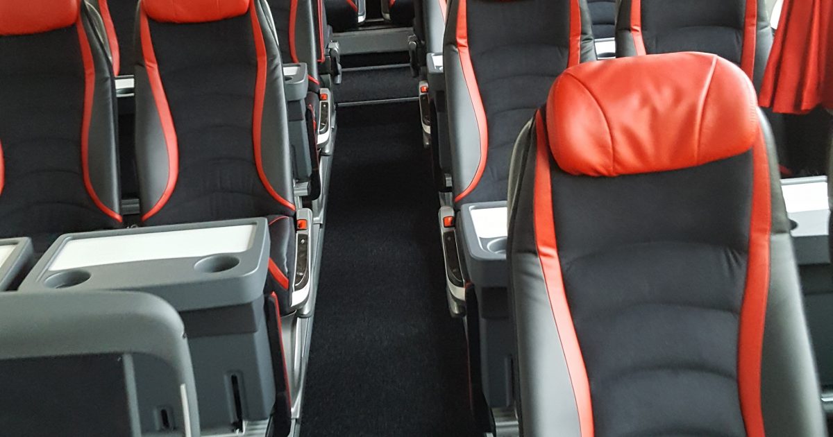  Viel Platz für die Spieler - so werden die Auswärtsfahrten so angenehm wie nur möglich gemacht. Im hinteren Bereich können Vierer-Sitzgruppen gebildet werden. Ansonsten sind alle Plätze in Fahrtrichtung.