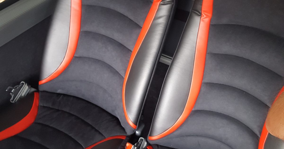 Internetzugang an jedem Platz und selbstverständlich ist jeder Platz mit einem Sicherheitsgurt versehen. Willkommen im 21. Jahrhundert.