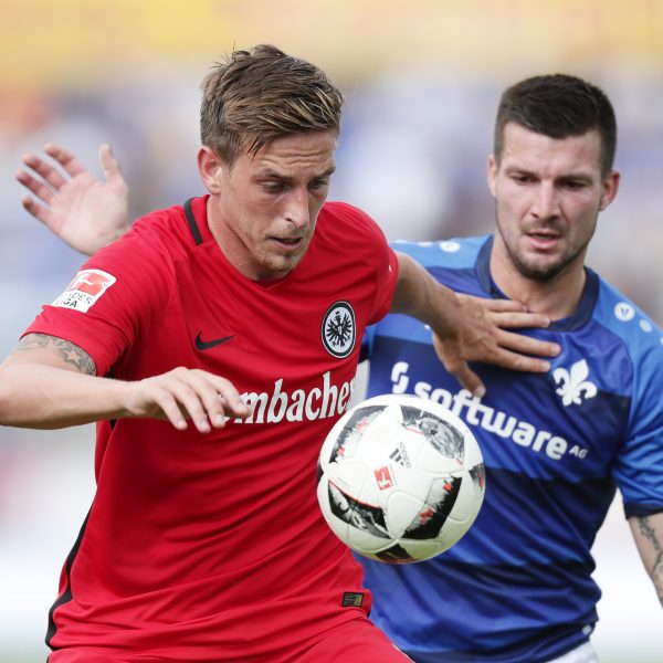 Auch Bastian Oczipka (li.) konnte die Niederlage im Hessen-Derby nicht verhindern.