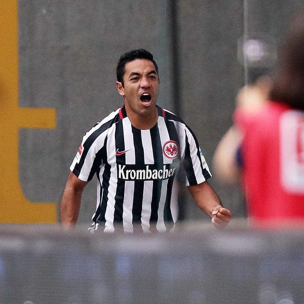 Marco Fabian bejubelt sein Tor zum 2:1. 