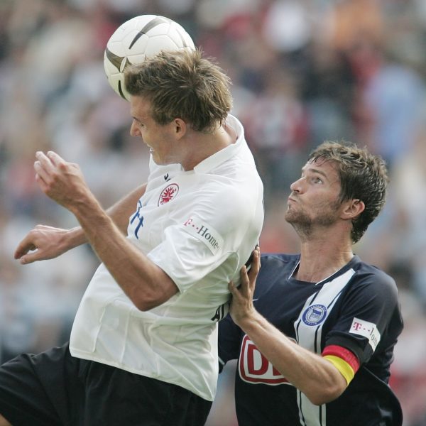 Alex Meier (links) war schon beim ersten 1:0-Auftaktsieg in der Frankfurter Bundesliga-Geschichte dabei.