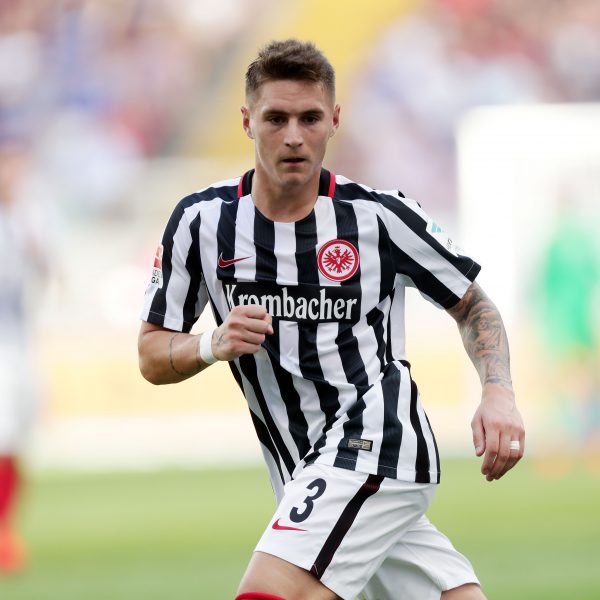 Guillermo Varela wird nach seiner erfolgreichen OP vorerst nicht so schnell wieder das Eintracht-Trikot tragen.