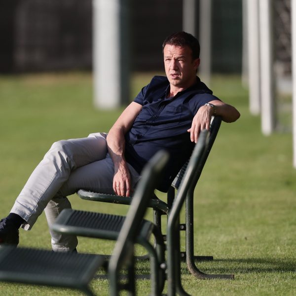 Fredi Bobic ist mit Niko Kovac auf einer Linie, und hofft ebenfalls auf eine Verbesserung der Infrastruktur. 