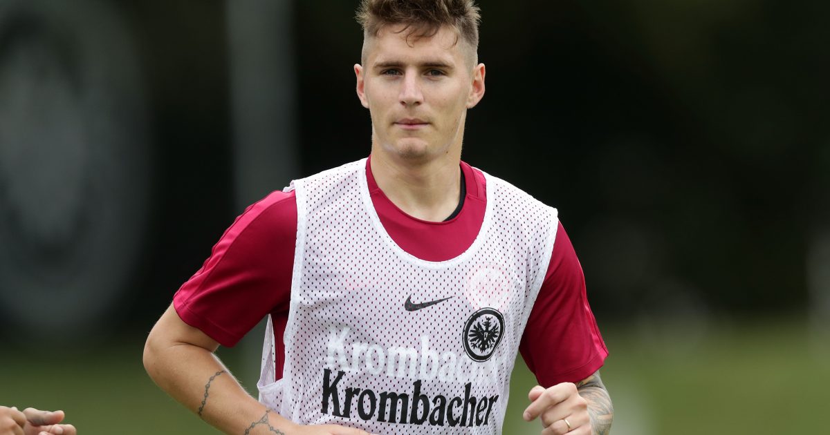 Guillermo Varela wird der Eintracht lange fehlen und vorerst das Trainingsleibchen im Schrank lassen müssen. 