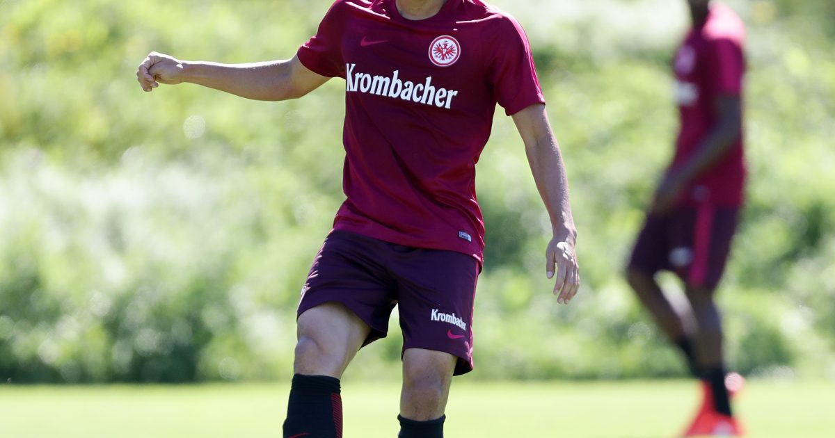 Makoto Hasebe hat sich mit einer guten Leistung gegen den FC Schalke 04 zunächst wohl festgespielt.