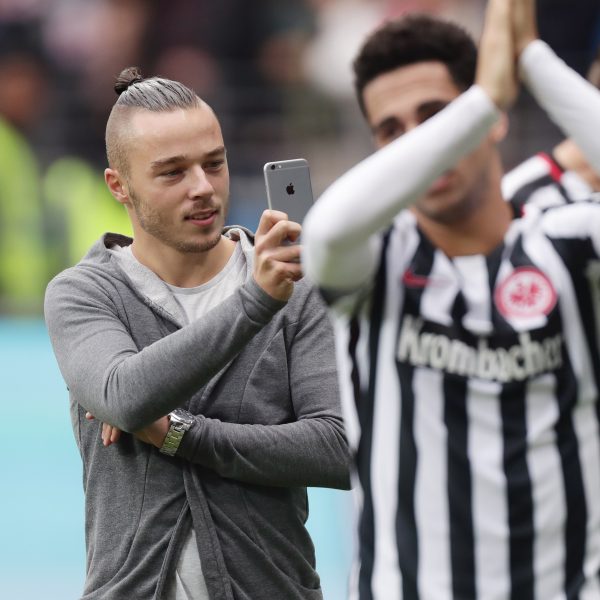 Bisher noch nicht eingesetzt und doch nah an den Teamkollegen: Yanni Regäsel.