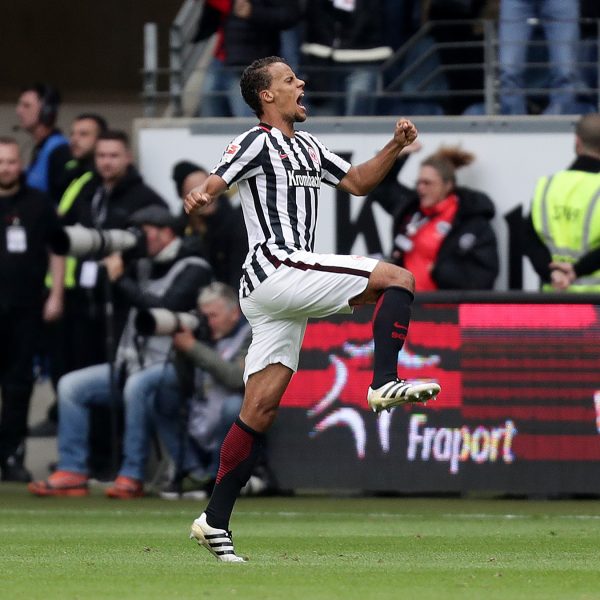 Matchwinner Timothy Chandler bejubelt das 2:2-Ausgleichstor von Marco Fabian.