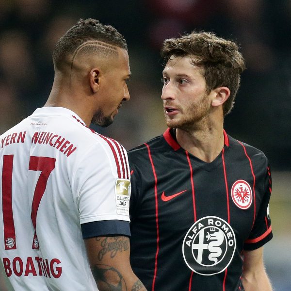 Zwei Abwehrchefs im Wortgefecht: Jerome Boateng (FC Bayern, links) und David Abraham (Eintracht, links)
