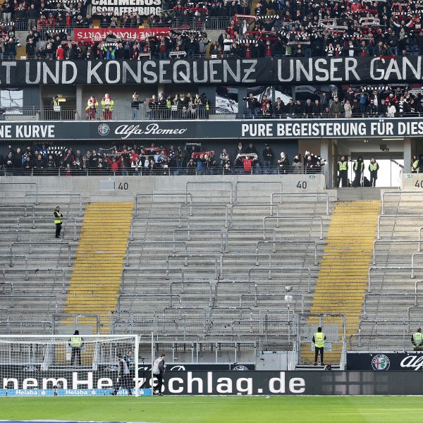 So sollte es am Samstag eigentlich aussehen, allerdings dürften in der Leere außer der Ordner noch mindestens zwei Eintrachtfans darin Platz finden