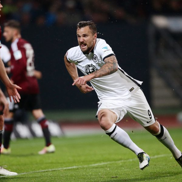 Jubelt hier über sein letztes Pflichtspieltor im SGE-Trikot: Haris Seferovic. 