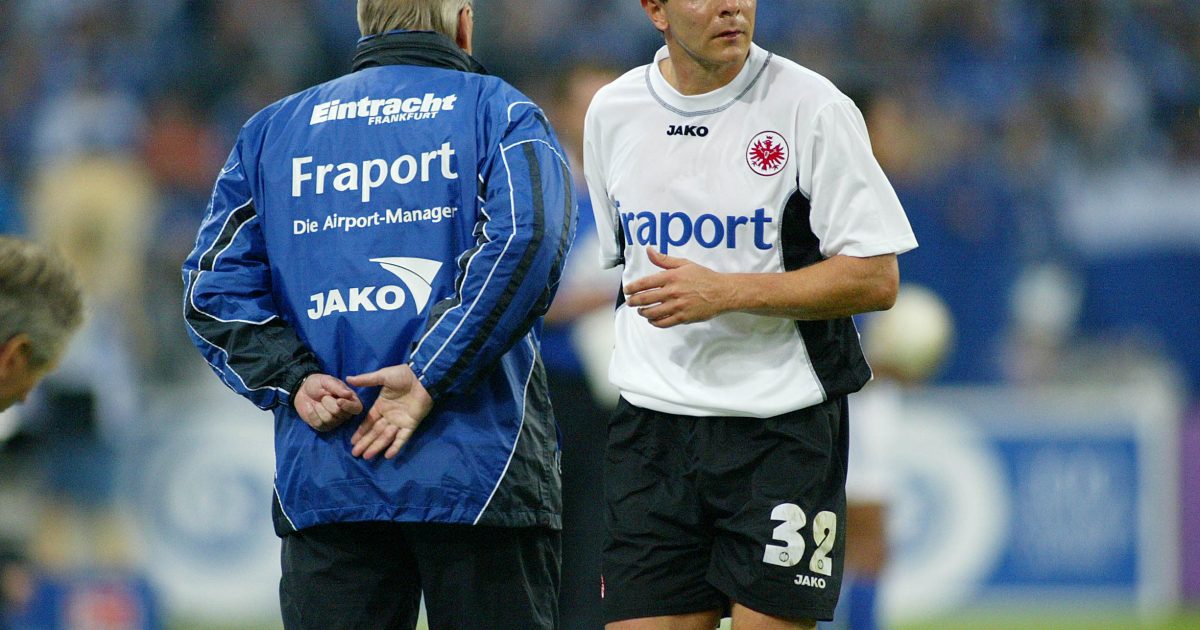 Ein Bild mit Symbolcharakter: Willi Reimann (l.) und Andreas Möller fanden bei der Eintracht nicht zusammen.