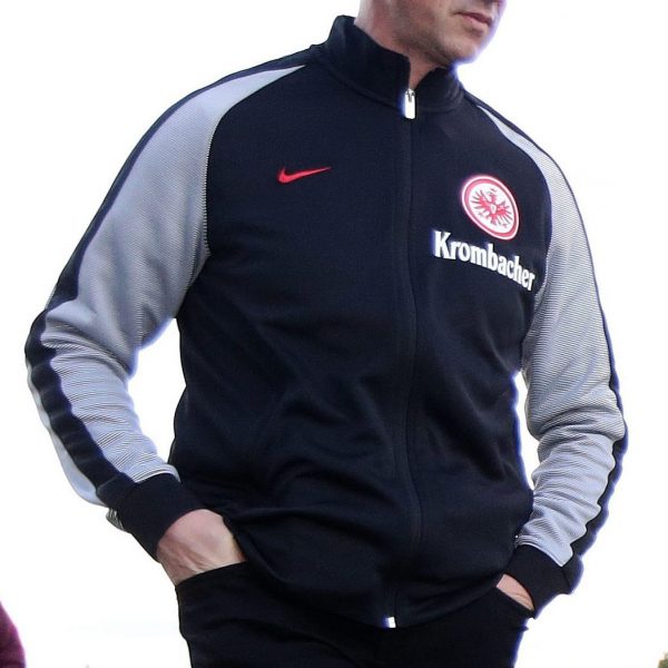 Fredi Bobic grübelt permanent darüber, wie es bei der Eintracht weitergehen soll.