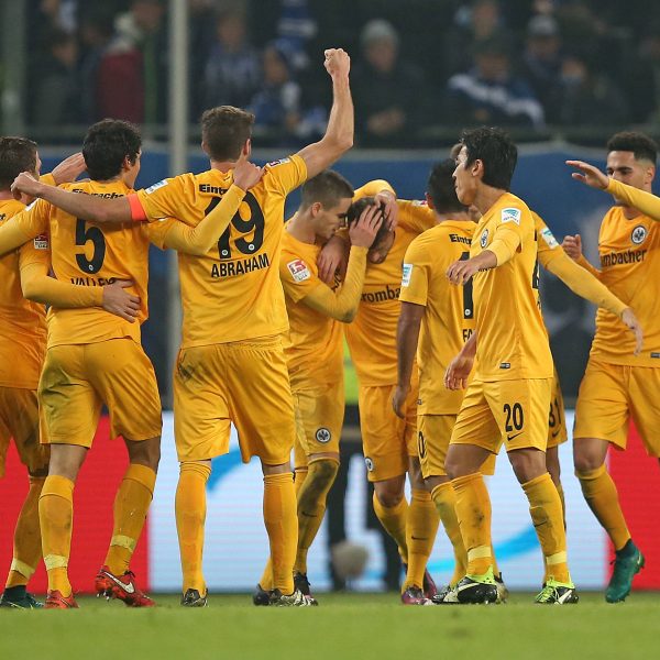 Die Frankfurter Spieler jubeln nach dem Tor zum 0:3 (Foto imago/MIS)