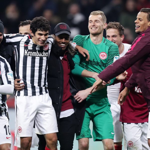 Nach dem Sieg gegen Dortmund ist die Freude im Eintracht-Lager groß.