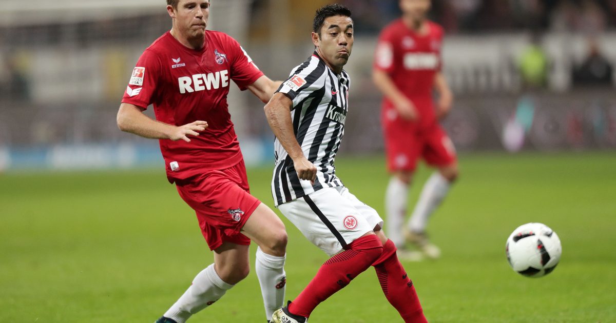 Marco Fabian im Duell mit Dominique Heintz.