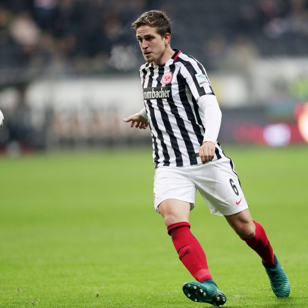 Eintracht-Linksverteidiger Bastian Oczipka geht mit breiter Brust in das Duell gegen Bremen.
