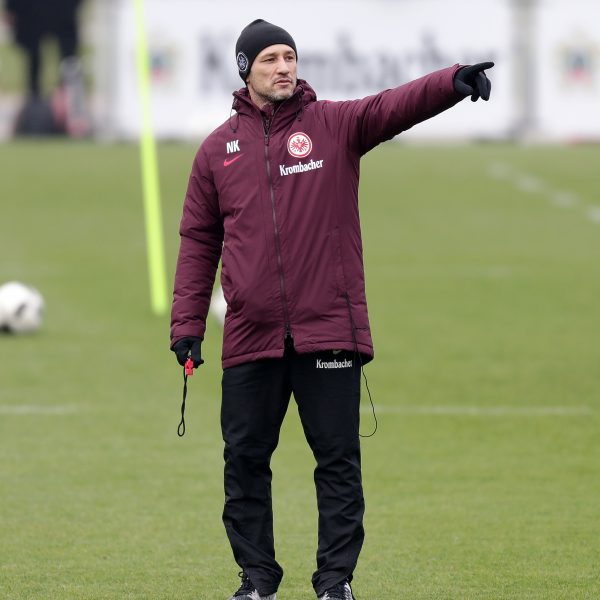 Eintracht-Trainer Niko Kovac gibt im heutigen Training die Richtung vor.