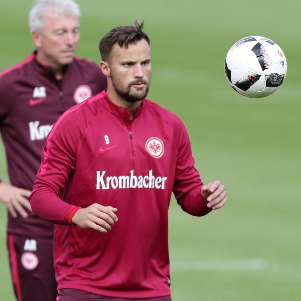 Haris Seferovic stellt sich voll in den Dienst der Mannschaft. 