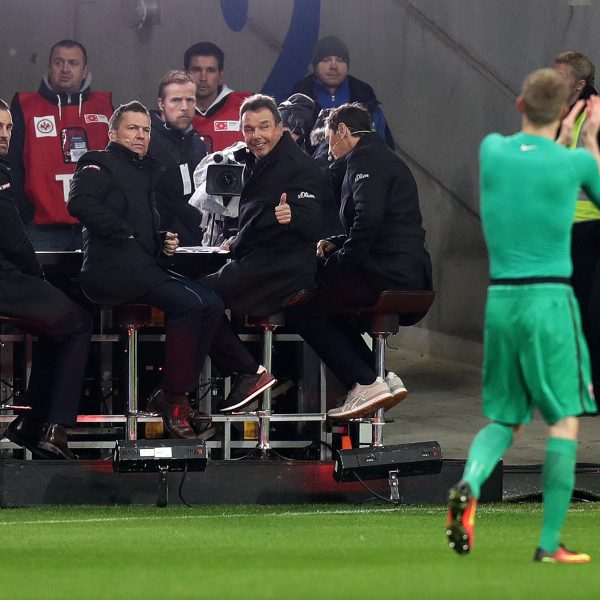 Bruchhagen konnte seine Freude über den Eintracht-Sieg gegen Köln auch als Sky-Experte nicht verbergen.