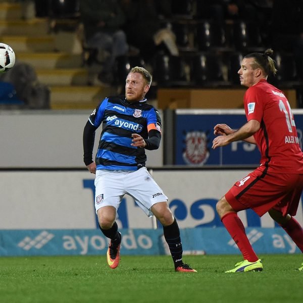 Ex-Adler Patrick Ochs und der heute glücklose Alex Meier trafen heute nach langer Zeit wieder aufeinander (Foto: imago/Hübner).