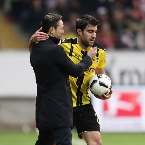 Niko Kovac bleibt auch nach Erfolgen auf dem Boden. Hier im Gespräch mit Sokratis.
