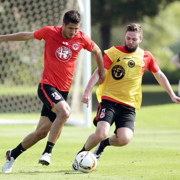 Haben schon lange nicht mehr auf dem Fußballplatz gestanden: Slobodan Medojevic (li.) und Marc Stendera.