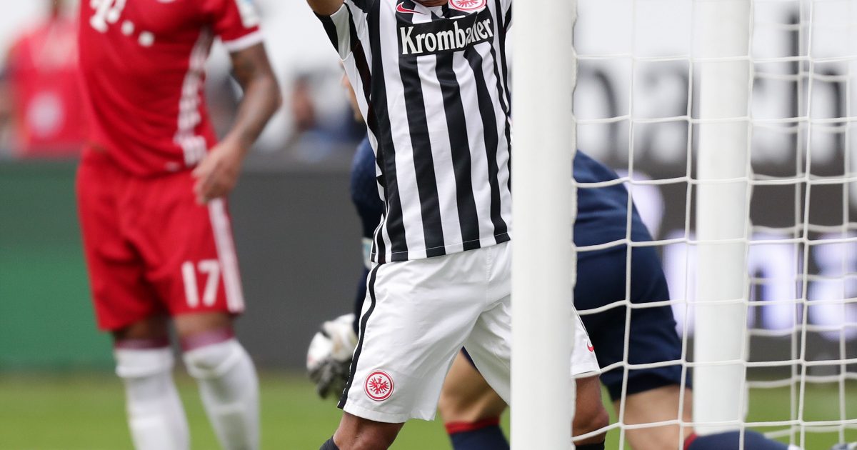 Marco Fabian sorgt mit der Brust für den verdienten 2:2-Ausgleich gegen Rekordmeister Bayern München.