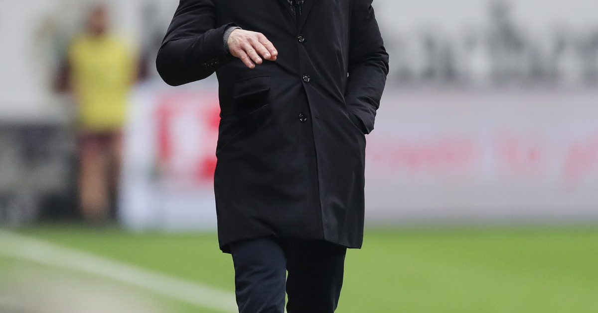 Eintracht-Trainer Niko Kovac will sich nach dem aggressiven Spiel am Freitag keine Methode unterstellen lassen. Für die Schiedsrichterfortbildung hat er zudem eine gute Idee.